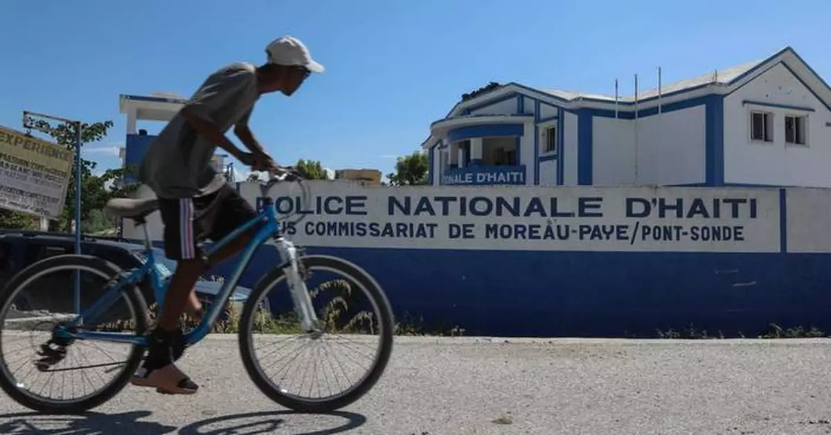 Gangs launch large-scale attack in Haiti's central region as hundreds flee gunfire and burning homes