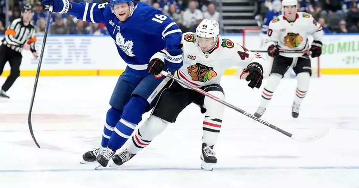 Matthews and Joshua score 8 seconds apart to help Leafs rally past Blackhawks 3-2