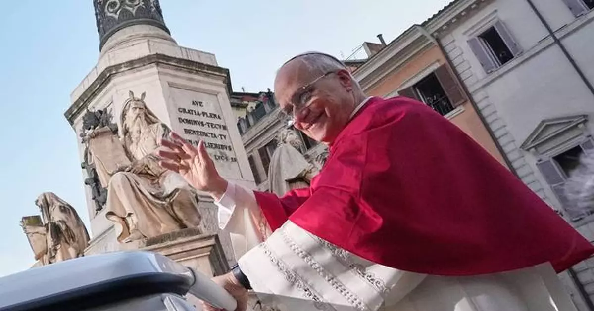 Pope Leo XIV gets into Christmas spirit with prayer for peace at Spanish Steps