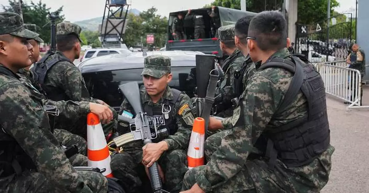 Conservative Salvador Nasralla leads Honduras presidential vote after pause in results reporting