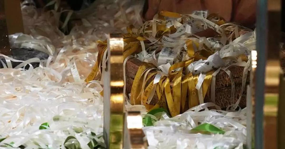 Pope denounces 'antisemitic violence' of Sydney attack as he thanks Christmas donors