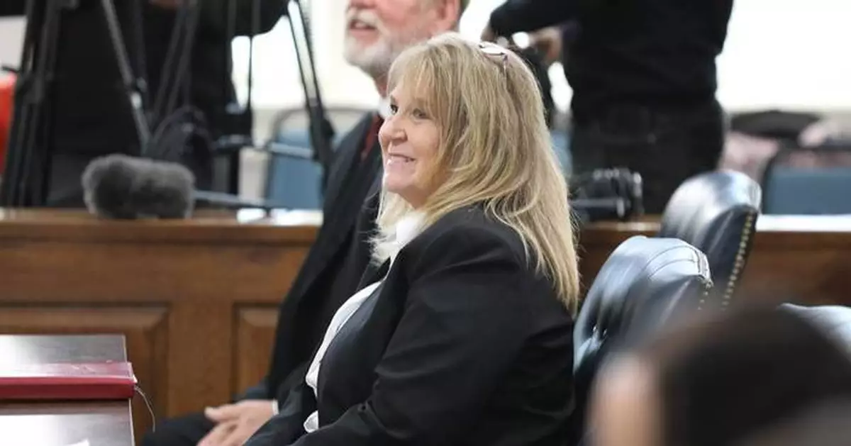 Court clerk who helped with Alex Murdaugh's trial pleads guilty to showing sealed exhibits