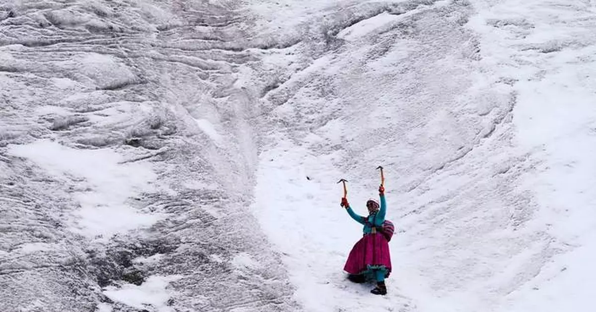 Photos of Bolivian cholitas embracing the bell skirt as a symbol of strength