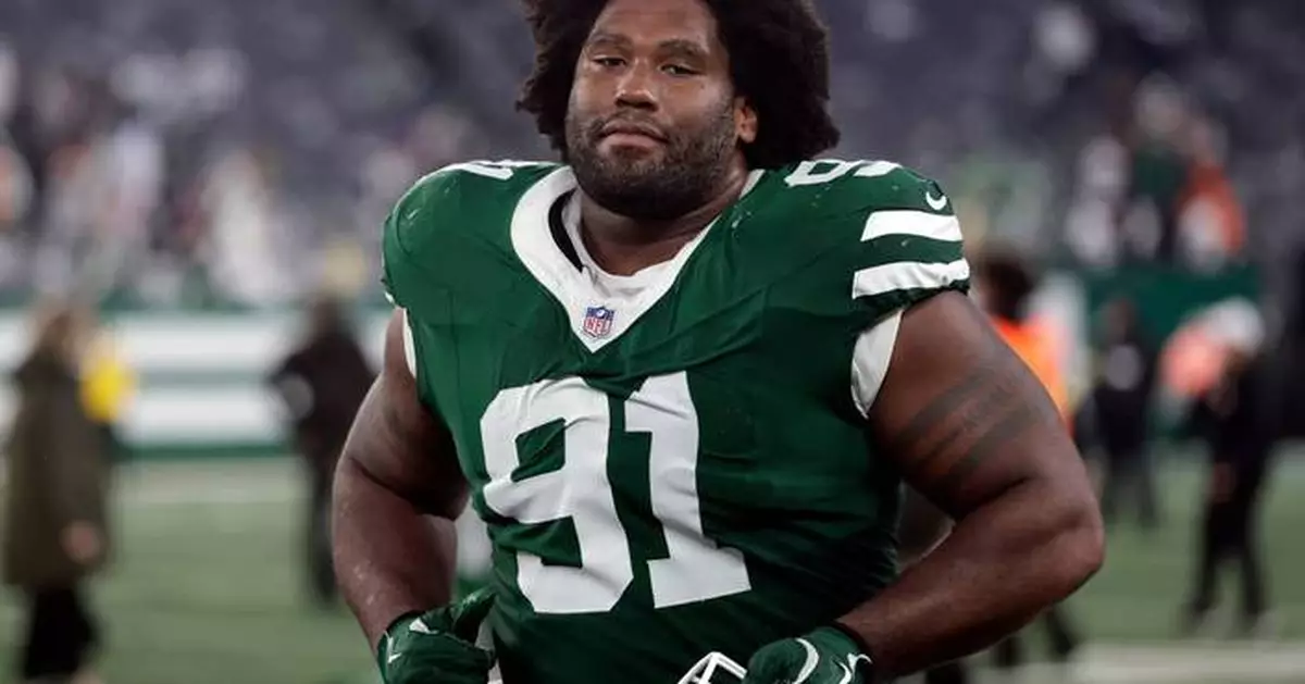 Jets D-lineman Jowon Briggs is a one-man band, a tenor who can tackle and play 12 instruments