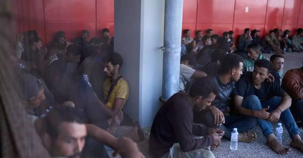 2 survivors found among bodies on a migrant boat south of Crete say 15 others are missing