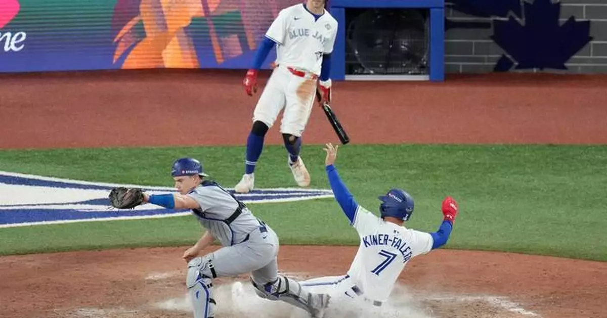 Kiner-Falefa shouldn't be blamed for short lead in 9th inning of World Series Game 7, Schneider says