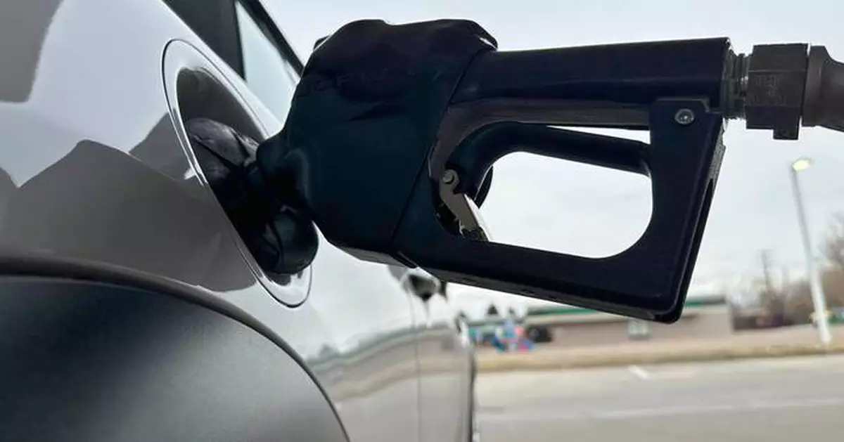 US drivers are seeing lower gas prices this holiday season