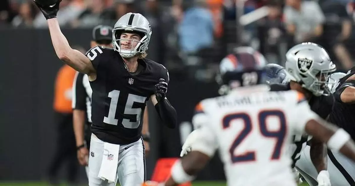 Kenny Pickett to start for Raiders against Eagles with Geno Smith out