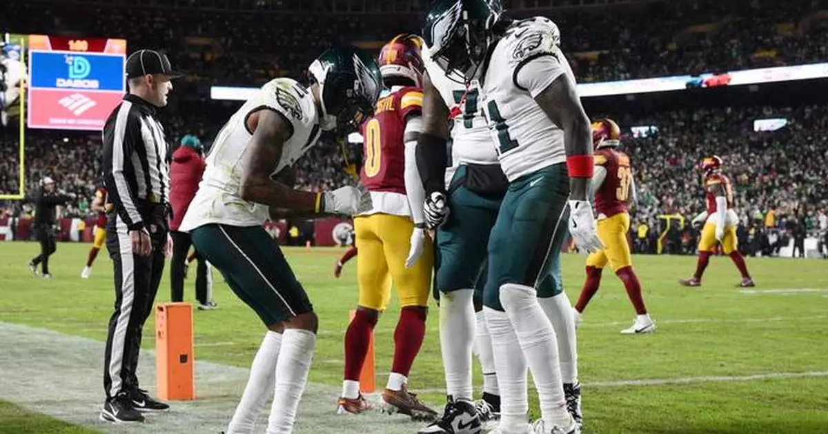 Jalen Hurts and the Eagles win their second NFC East title in a row by beating the Commanders 29-18