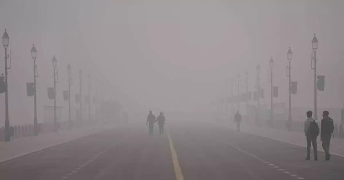 Toxic smog blankets New Delhi, disrupting travel and plunging air quality to hazardous levels