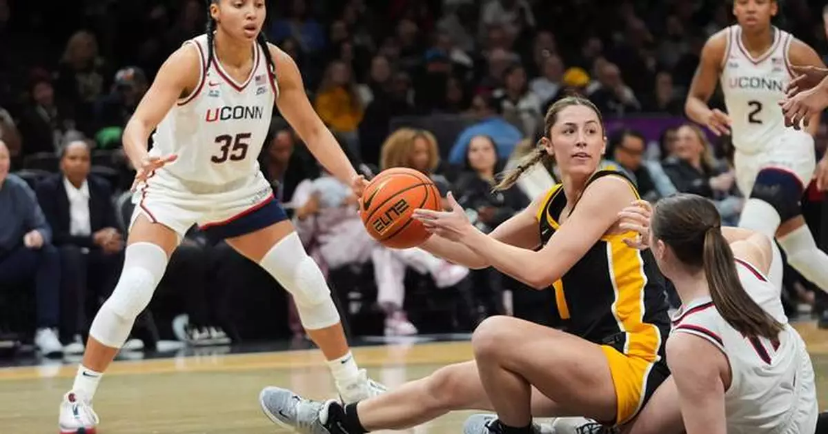 Geno Auriemma's UConn Huskies stifle opponents with relentless defense