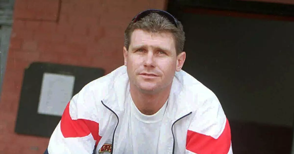 Former England cricketer Robin Smith dies at 62