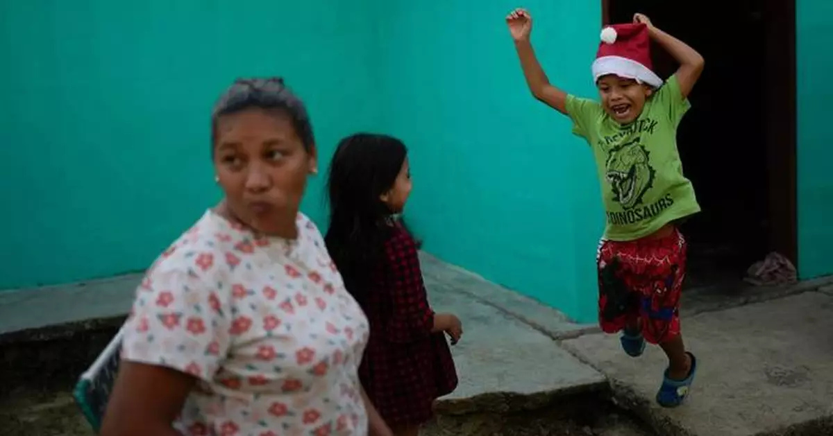 Photos show Venezuelan migrants spending Christmas at home after abandoning hope of reaching the US