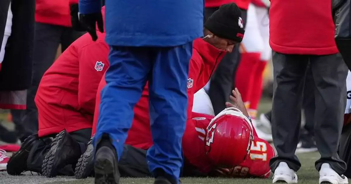Mahomes tears ACL as Chargers eliminate Chiefs from playoff contention with 16-13 victory