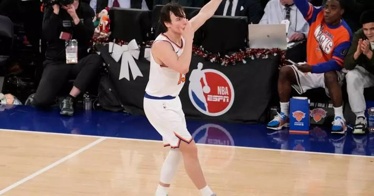 Tyler Kolek chases down Donovan Mitchell for a block and helps the Knicks catch the Cavaliers