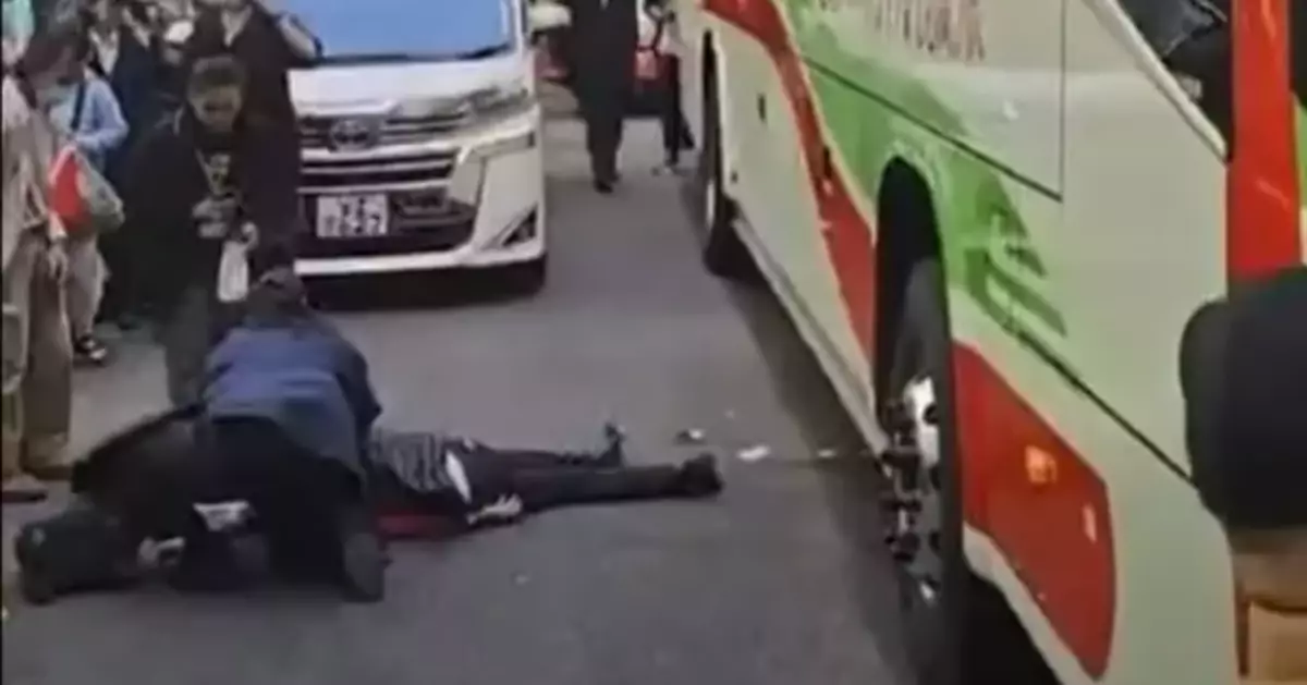 Woman dies in Wan Chai traffic accident; coach driver arrested for dangerous driving