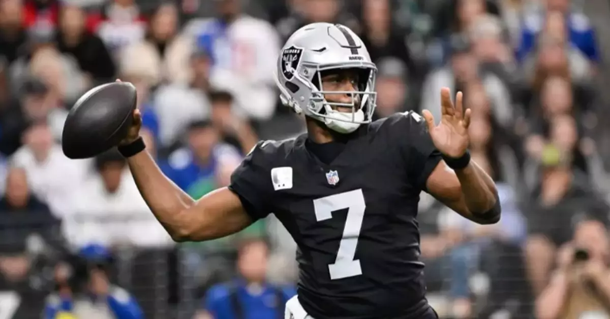 Raiders QB Geno Smith leaves game in fourth quarter with an ankle injury