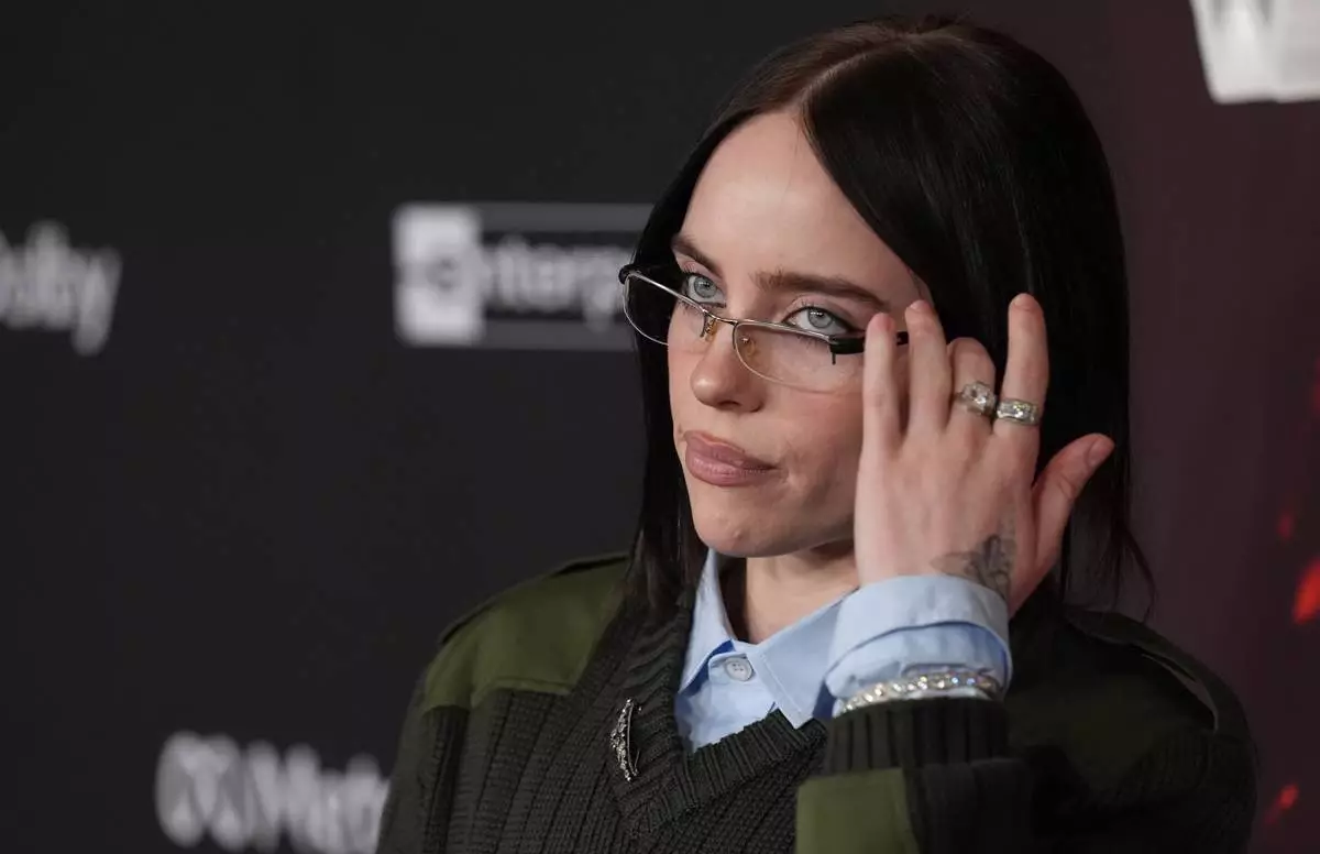 Singer Billie Eilish arrives at the premiere of the film "Avatar: Fire and Ash" on Monday, Dec. 1, 2025, at Dolby Theatre in Los Angeles. (AP Photo/Chris Pizzello)