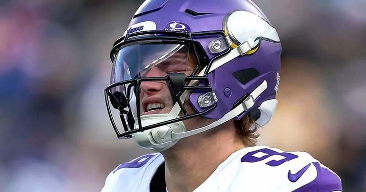 J.J. McCarthy leaves the Vikings' game at the Giants with a right hand injury