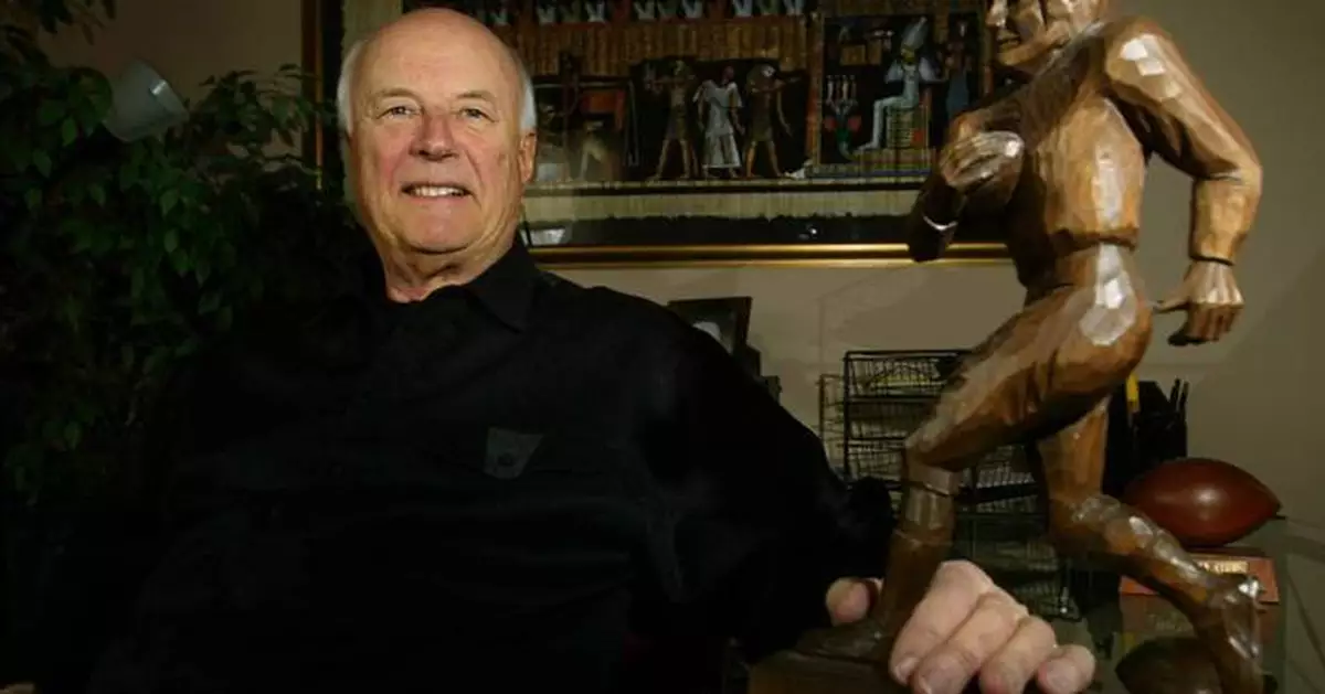 Chuck Neinas, a key architect and adviser over decades of college sports, dies at 93