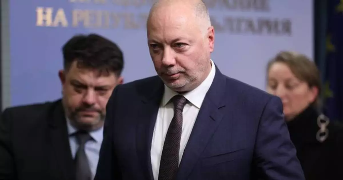 Bulgaria's president will start talks on new cabinet after government collapse