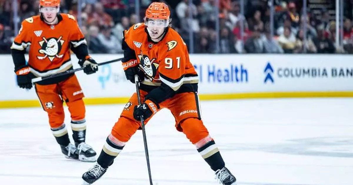 Leo Carlsson, rookie Beckett Sennecke lead first-place Ducks' 7-1 rout of road-weary Blackhawks