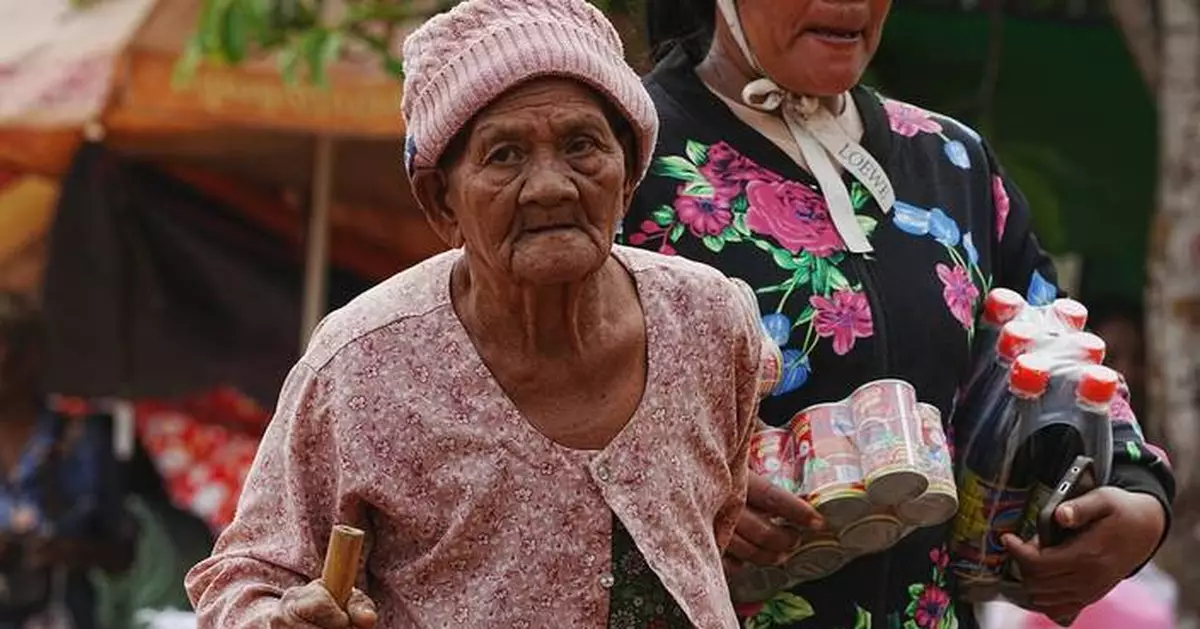 Emotional evacuees recount moments they fled Thailand-Cambodia fighting