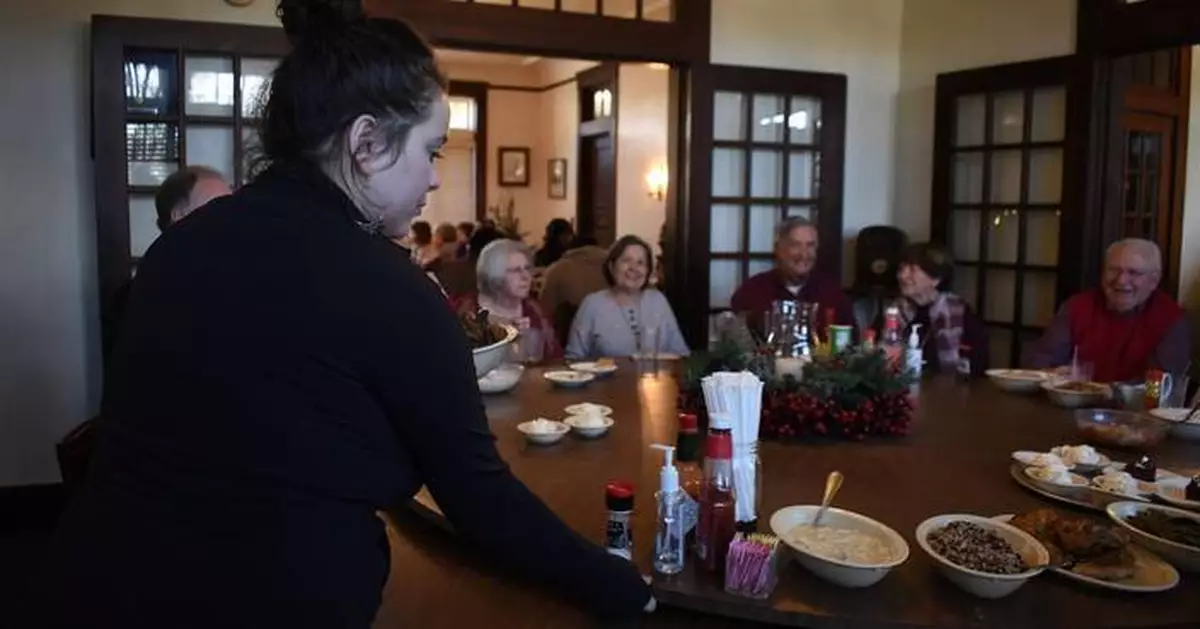 Giant lazy Susans bring people together at Mississippi restaurant