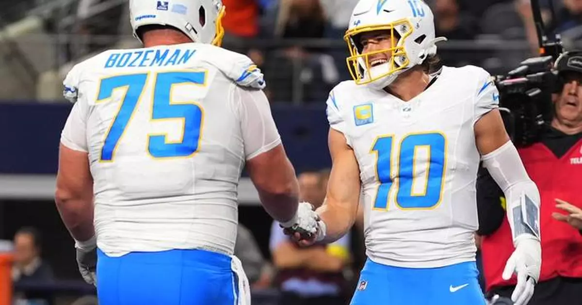Justin Herbert keeps Chargers rolling toward playoffs with 34-17 win over Cowboys