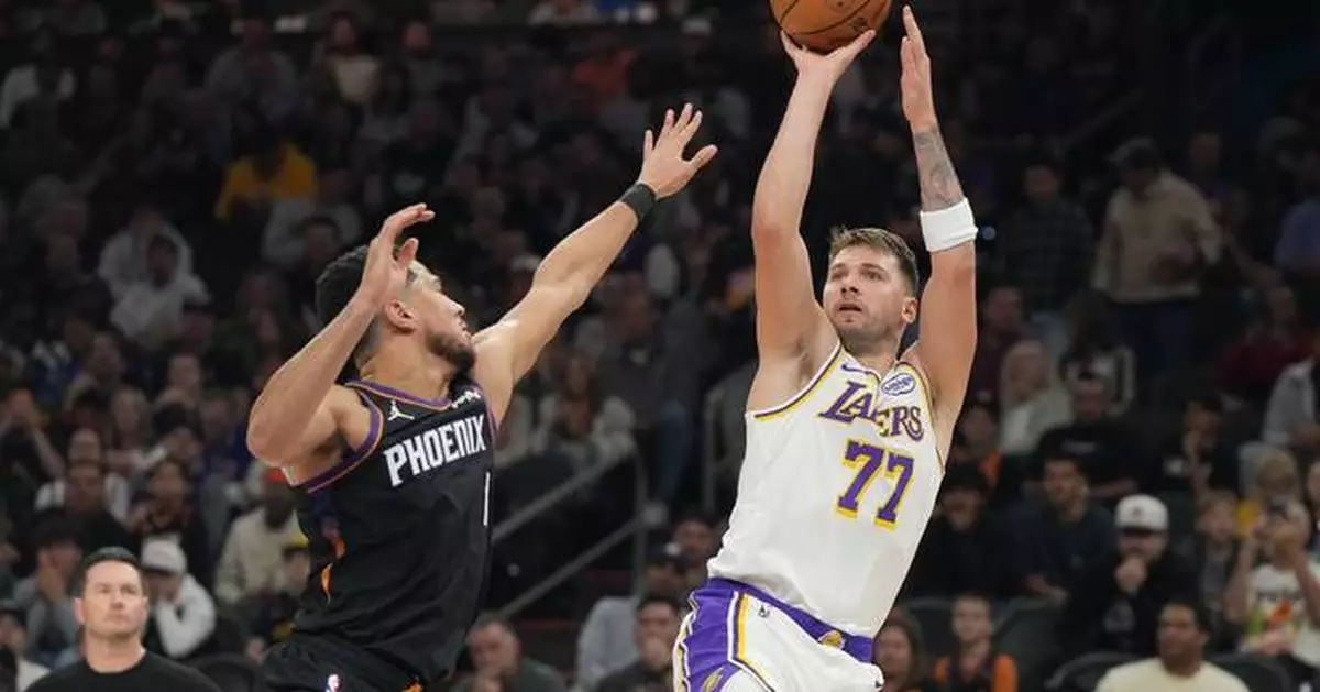 LeBron James hits 2 late free throws, Lakers beat Suns 116-114 after blowing 20-point lead