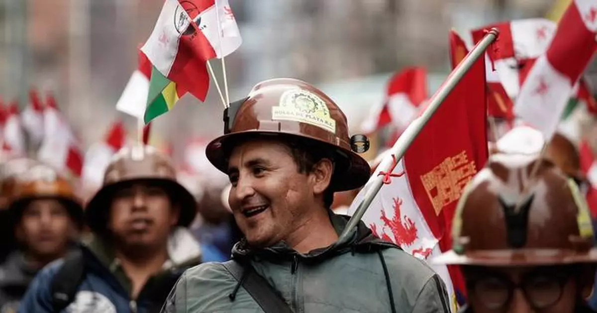Workers organized by a key union rally in Bolivia against scrapping fuel subsidies