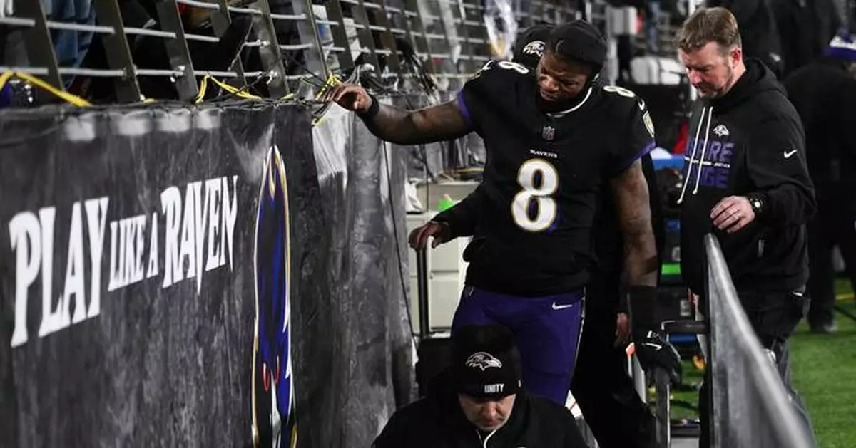 Ravens' Lamar Jackson forced out of game against Patriots with a back injury