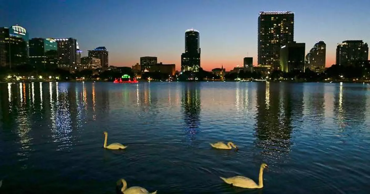 Officials suspect bird flu after 12 swans die at Orlando's Lake Eola