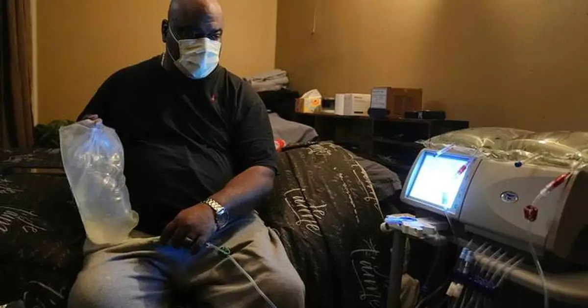 To find living donors for kidney transplants, a pilot program turns to social networks