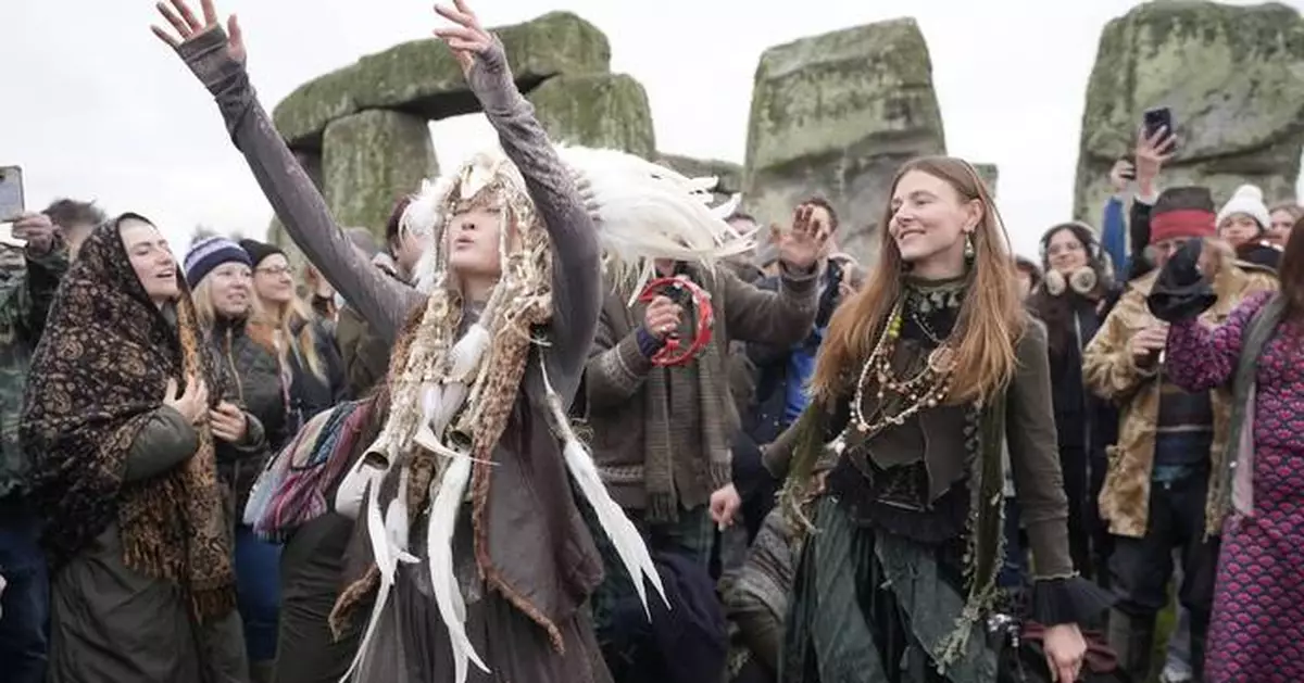Thousands cheer as the sun rises on winter solstice at Stonehenge
