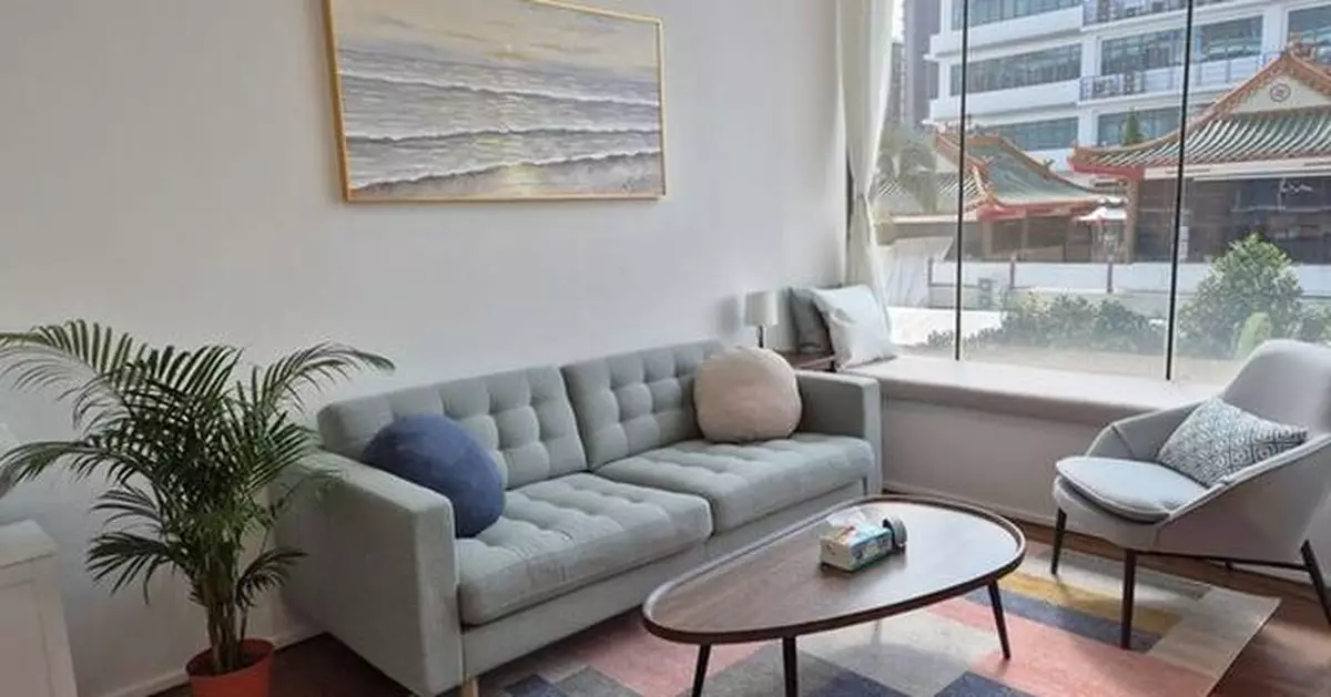 LightingWay Counselling Offers Affordable Therapy Amid Rising Job Market Uncertainty in Singapore