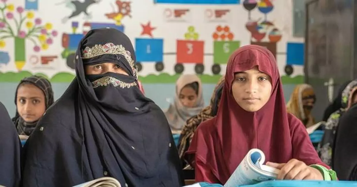 Like Mother, Like Daughter: Education Cannot Wait-supported UNICEF Accelerated Learning Programme enables a mother and daughter affected by floods and other crises to return to school in Pakistan.