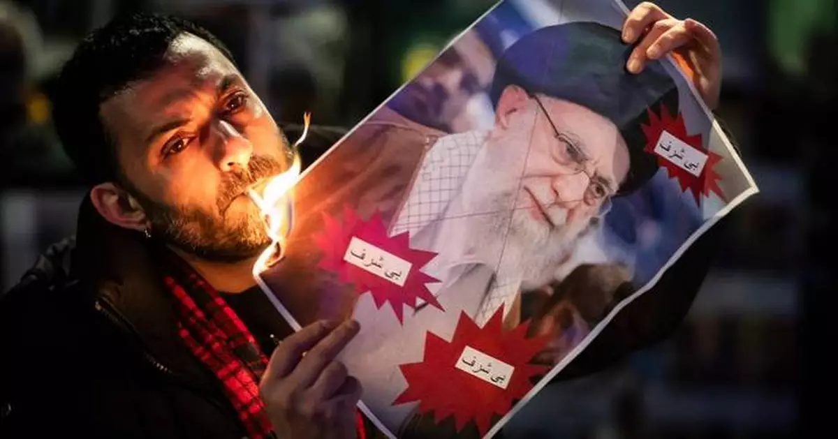 She set a photo afire, lit a cigarette — and became a symbol of resistance for Iran protesters