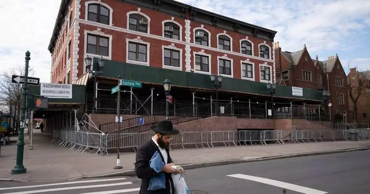 Car rams into Chabad headquarters in New York City, damaging doors