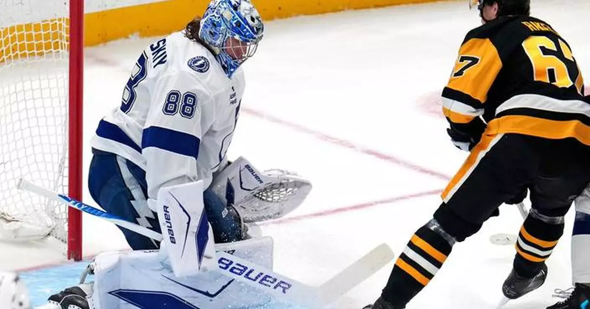 Kucherov scores deciding shootout goal as Lightning beat Penguins 2-1 for 11th straight win