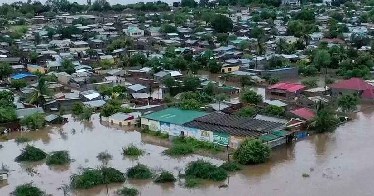 Floods in Mozambique displace more than 300,000 people in one province, governor says