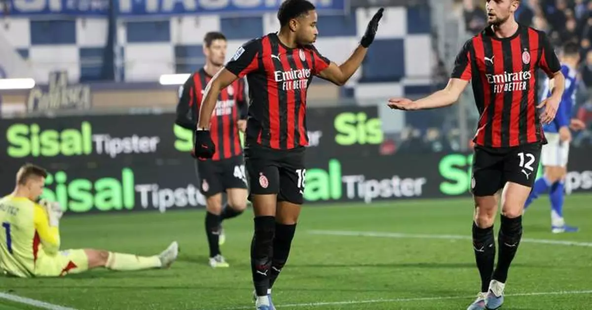 Adrien Rabiot helps AC Milan close Serie A gap with 3-1 comeback win over Como