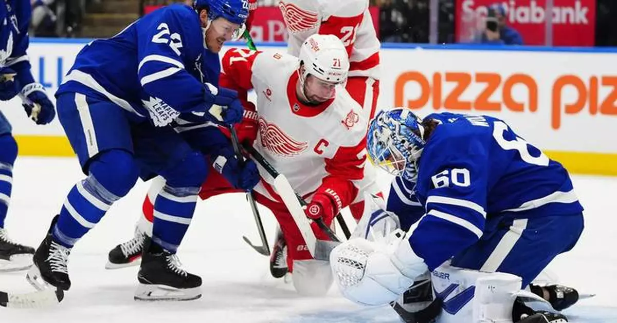 Larkin scores winner, Red Wings top Maple Leafs 2-1 in overtime
