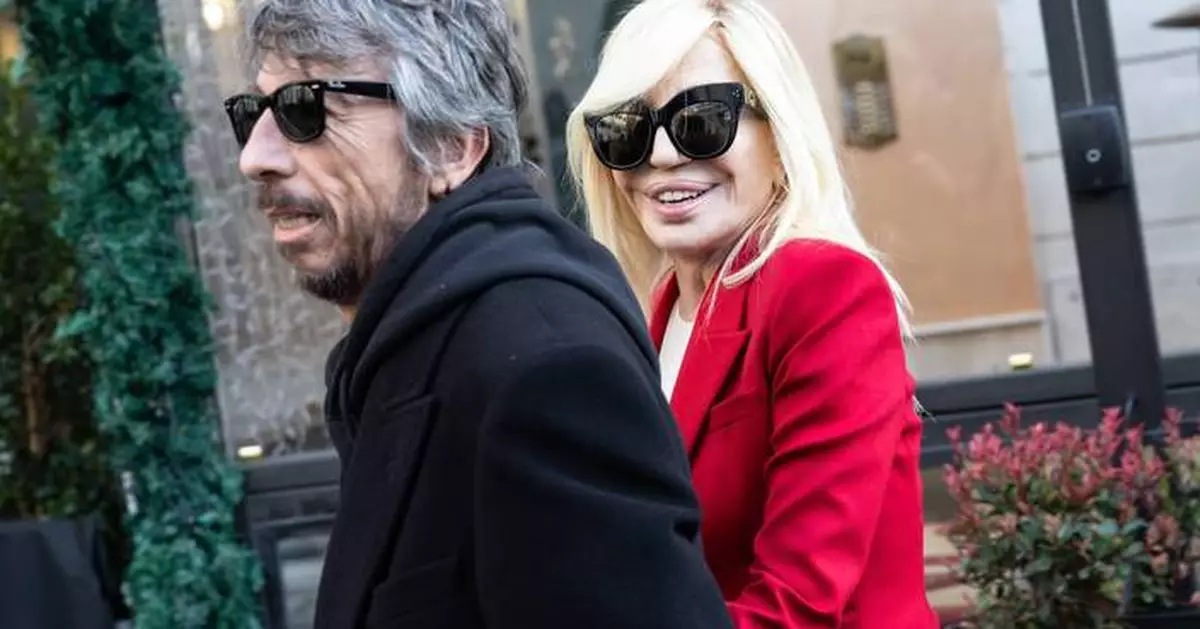 Stars and the public say a final goodbye to fashion icon Valentino at a Rome funeral
