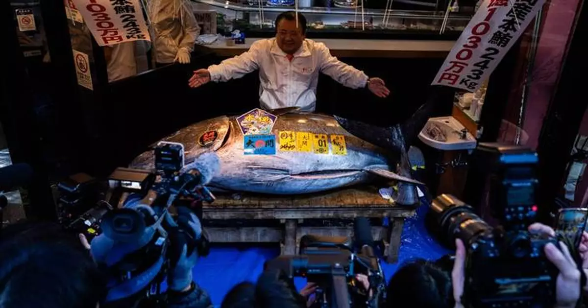 Photos show record-breaking $3.2M bluefin tuna sold at Tokyo's first fish auction of 2026