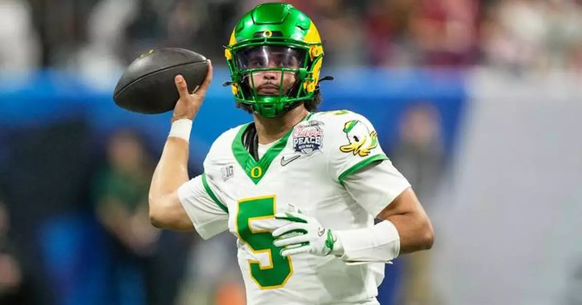 Oregon QB Dante Moore says he'll return to the Ducks rather than declare for the NFL draft