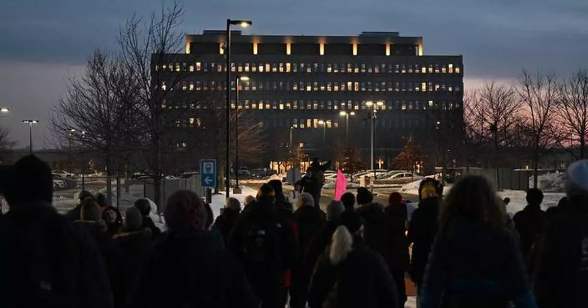 New video shows the minutes before immigration officer fatally shoots woman in Minneapolis