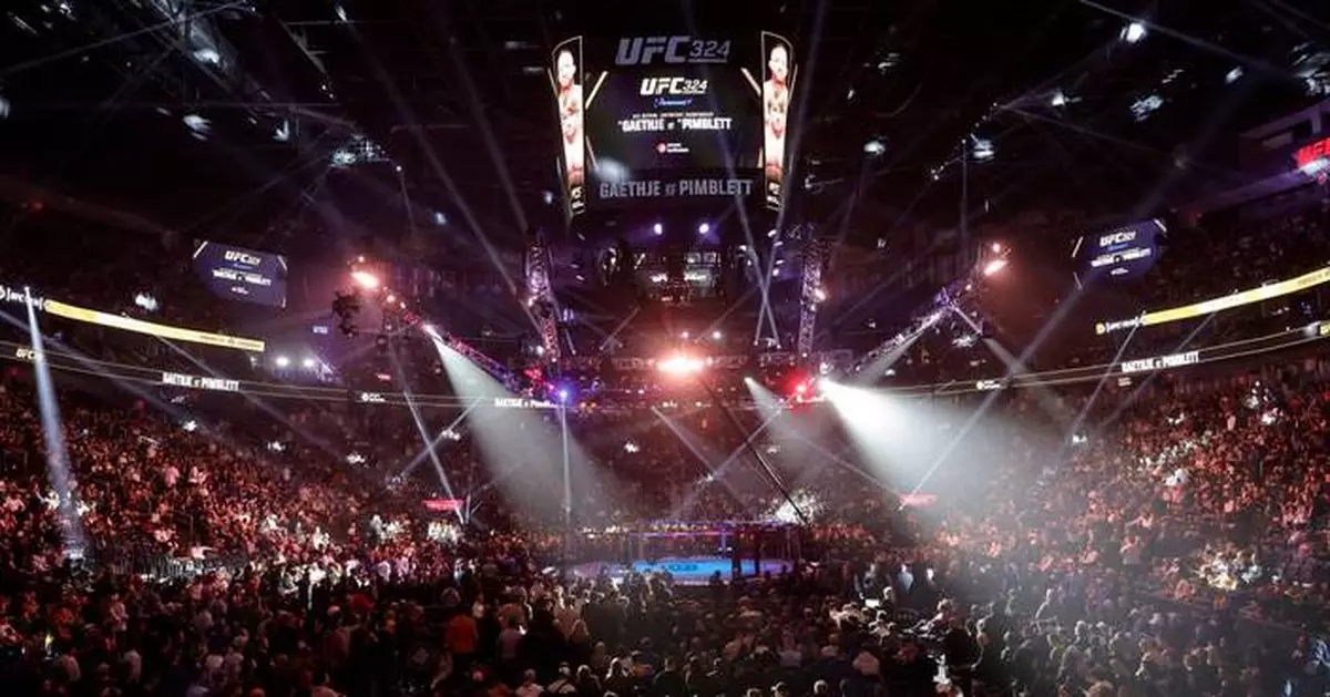 Gaethje upsets Pimblett to win interim lightweight title at UFC 324