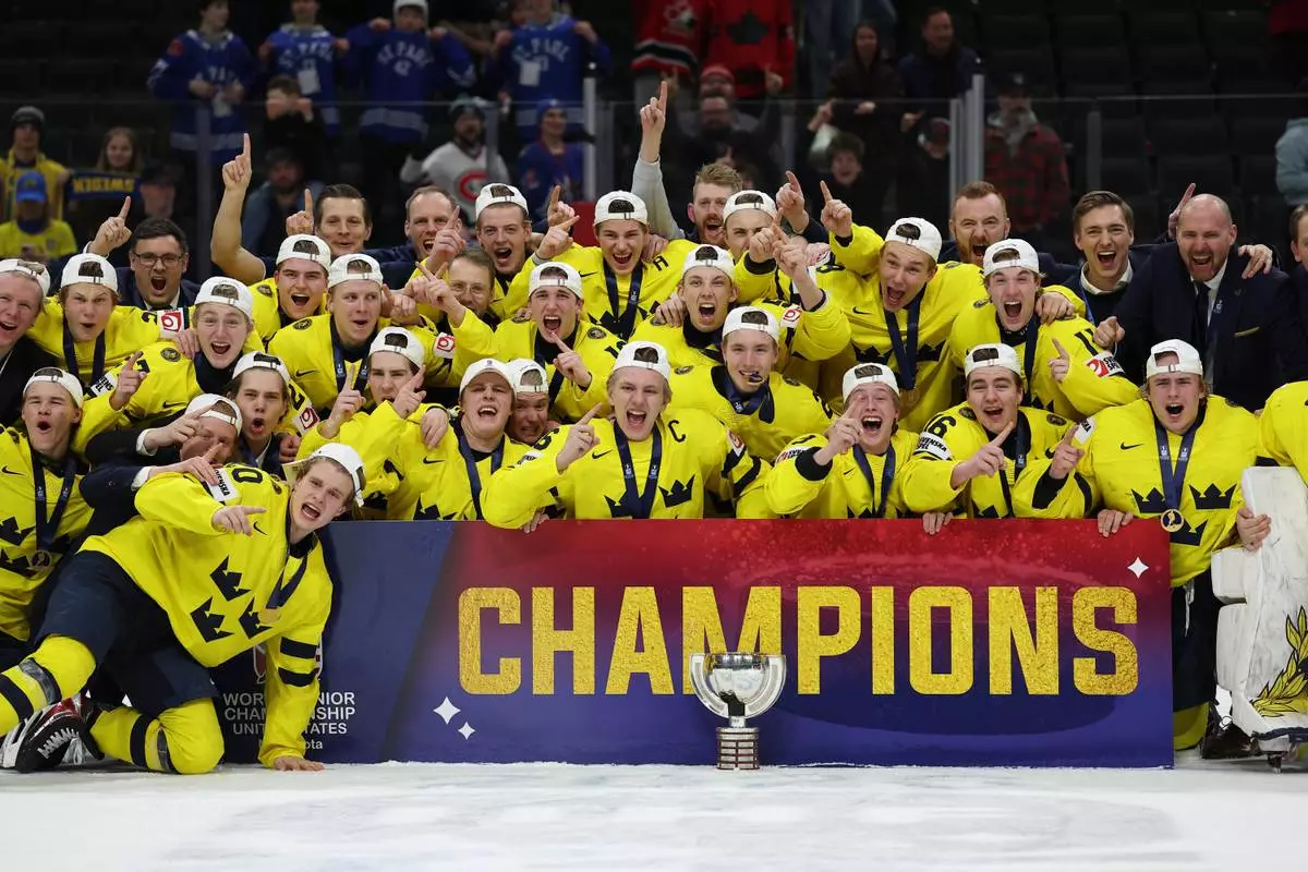 Sweden players celebrate after winning an IIHF World Junior Hockey Championship gold medal game against Czechia, Monday, Jan. 5, 2026, in St. Paul, Minn. (AP Photo/Matt Krohn)