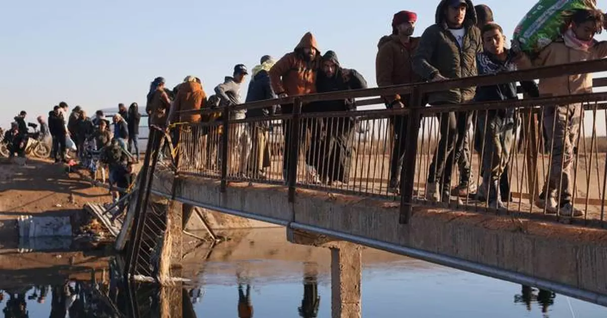 Civilians flee on foot as Syrian military offensive looms east of Aleppo